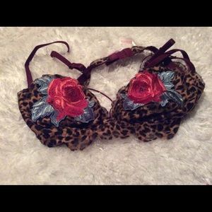 Brand new with tags VS Pink medium bralette